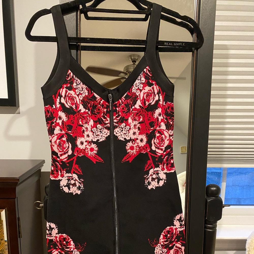 🎊BLACK FRIDAY DEAL🎊 Women’s Guess black floral dress - Picture 2 of 4